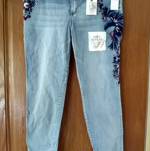 Jessica Simpson embroidered Jeans - Picture 2 of 6